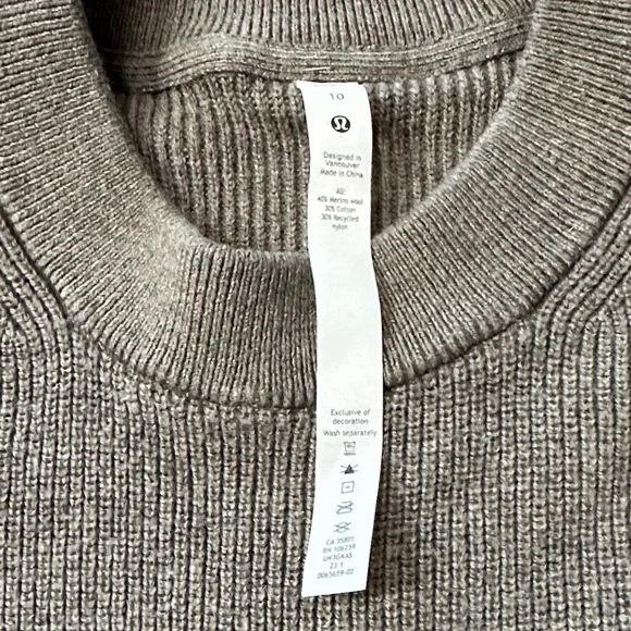 lululemon athletica Men's Charcoal Crewneck Sweater - Picture 7 of 14